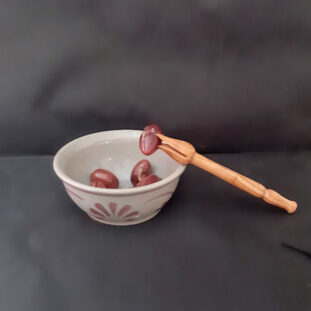 Pique à olives en bois